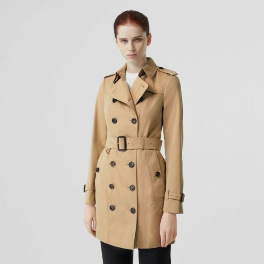 Burberry Medium Sandringham Trench Jacket Coat